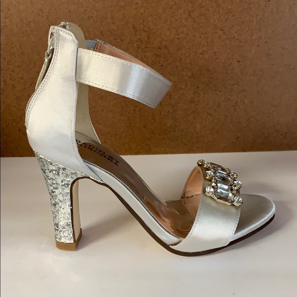 Badgley Mischka Other - Badgley Mischka Kids Shoes - Kids Size 4
